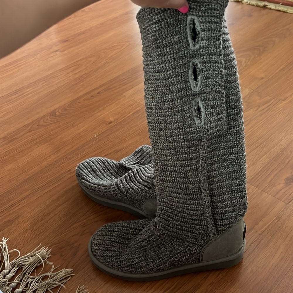 Grey sweater ugg boots - Picture 2 of 6